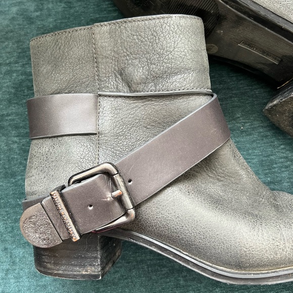 Vince Camuto 8 Moto Leather Ankle Booties Grey Buckles Romeo Boot shoes - Picture 3 of 14